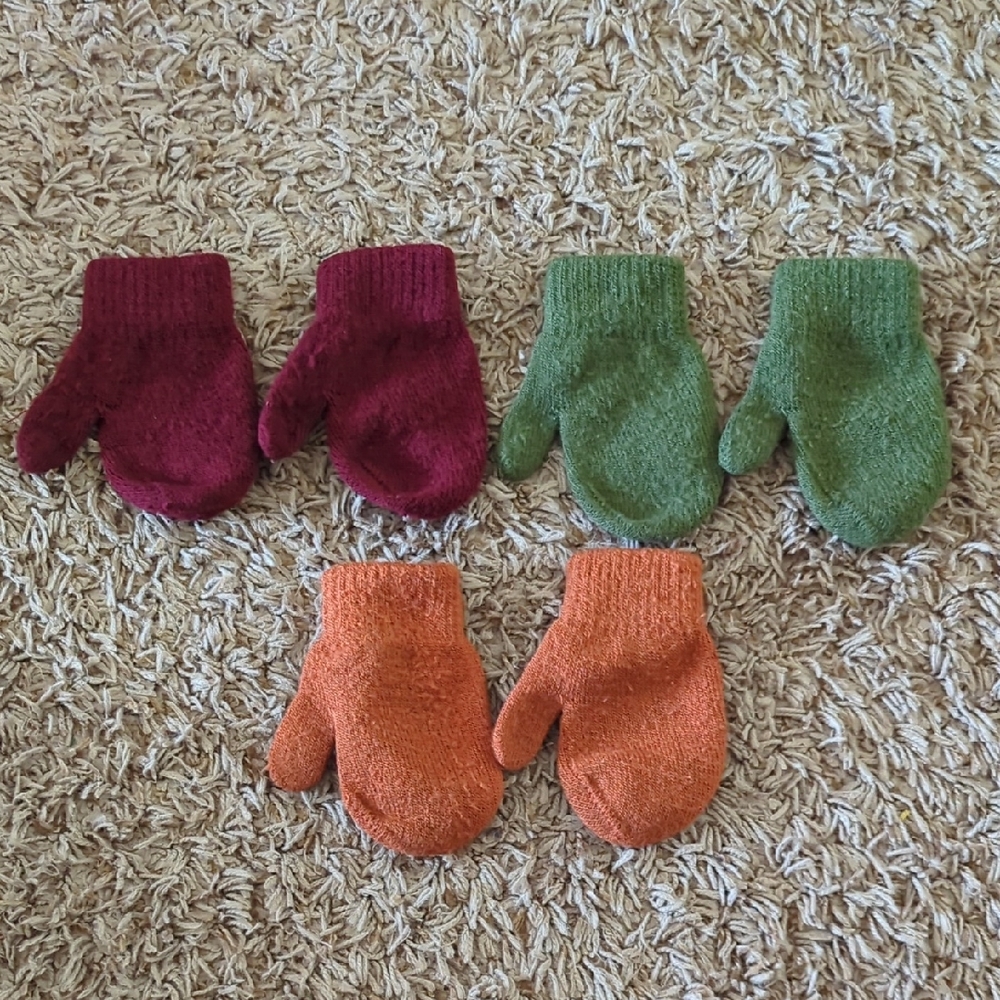 FREE With Purchase!  Cat & Jack Mittens!
